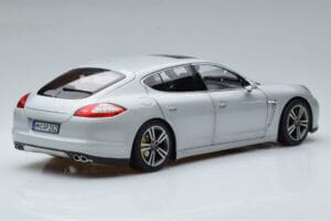 Porsche Panamera 970 Turbo Sudrabs Norev 1:18 187609 Metāls — attēls 3 no 7