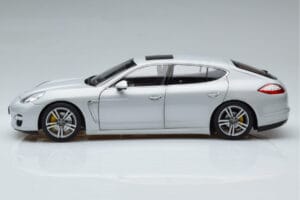 Porsche Panamera 970 Turbo Sudrabs Norev 1:18 187609 Metāls — attēls 4 no 7