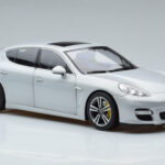 Porsche Panamera 970 Turbo Sudrabs Norev 1:18 - image 5 of 7