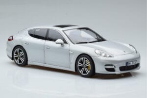 Porsche Panamera 970 Turbo Sudrabs Norev 1:18 187609 Metāls — attēls 5 no 7