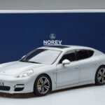 Porsche Panamera 970 Turbo Sudrabs Norev 1:18 - image 7 of 7