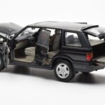Range Rover P38 4.6 HSE Melns Metaliks AUTOart 1:18 - image 8 of 9