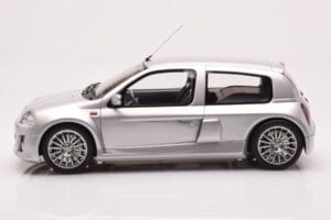 Renault Clio V6 Phase 1 Sudrabs Otto 1:18 OT1034 Sveķi — attēls 3 no 6