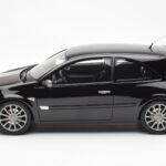 Renault Megane 2 RS Phase 2 Melns Otto 1:18 - image 3 of 6