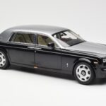 Rolls-Royce Phantom VII EWB Melns un Sudrabs Kyosho 1:18 - image 6 of 8