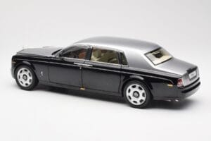 Rolls-Royce Phantom VII EWB Melns un Sudrabs Kyosho 1:18 08841BKS Metāls — attēls 7 no 8