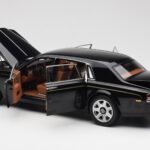Rolls-Royce Phantom VII EWB Diamond Melns Kyosho 1:18 - image 5 of 8