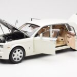Rolls-Royce Phantom VII EWB English Balts Kyosho 1:18 - image 2 of 8