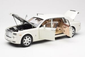 Rolls-Royce Phantom VII EWB English Balts Kyosho 1:18 08841EW2 Metāls — attēls 2 no 8