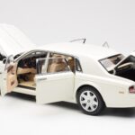 Rolls-Royce Phantom VII EWB English Balts Kyosho 1:18 - image 5 of 8