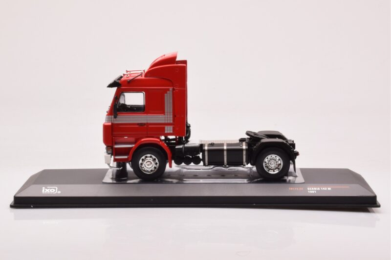 Scania 142 M Sarkans IXO 1:43