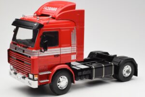Scania 143M 470 Topline Sarkans MCG 1:18