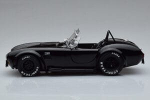 Shelby Cobra 427 S/C Melns Kyosho 1:18 08048BK Metāls — attēls 4 no 9