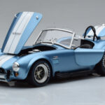 Shelby Cobra 427 S/C Gaiši Zils Kyosho 1:18 - image 2 of 9
