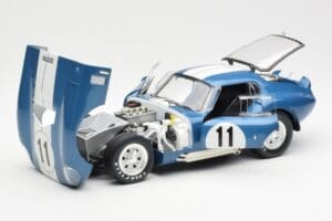 Shelby Daytona Cobra Coupe #11 S. Thompson 24 Hours of Le Mans 1965 CMR 1:18 CMR114 Metāls — attēls 2 no 8
