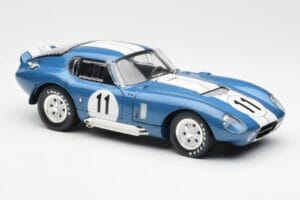Shelby Daytona Cobra Coupe #11 S. Thompson 24 Hours of Le Mans 1965 CMR 1:18 CMR114 Metāls — attēls 6 no 8