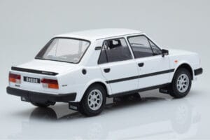 Skoda 130 L Balts IXO 1:18 18CMC158 Metāls — attēls 2 no 6
