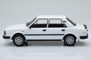 Skoda 130 L Balts IXO 1:18 18CMC158 Metāls — attēls 3 no 6