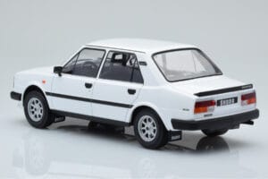 Skoda 130 L Balts IXO 1:18 18CMC158 Metāls — attēls 5 no 6