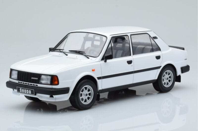 Skoda 130 L Balts IXO 1:18