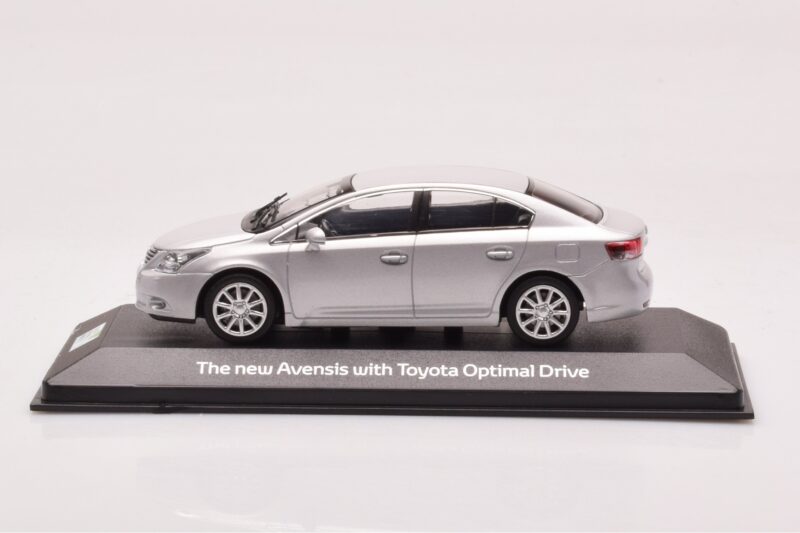 Toyota Avensis T270 Sudrabs Minichamps 1:43