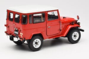 Toyota Land Cruiser FJ40 Van Sarkans Kyosho 1:18 08971R Metāls — attēls 3 no 8