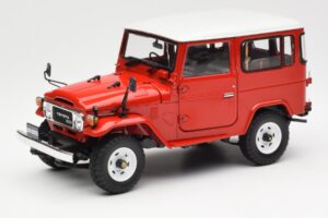 Toyota Land Cruiser FJ40 Van Sarkans Kyosho 1:18