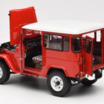 Toyota Land Cruiser FJ40 Van Sarkans Kyosho 1:18 - image 5 of 8