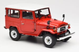 Toyota Land Cruiser FJ40 Van Sarkans Kyosho 1:18 08971R Metāls — attēls 6 no 8