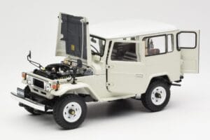 Toyota Land Cruiser FJ40 Van Balts Kyosho 1:18 08971W Metāls — attēls 2 no 8