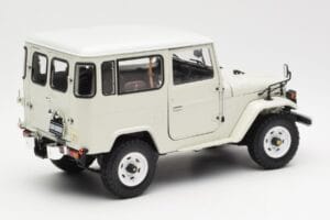 Toyota Land Cruiser FJ40 Van Balts Kyosho 1:18 08971W Metāls — attēls 3 no 8