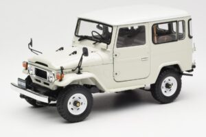 Toyota Land Cruiser FJ40 Van Balts Kyosho 1:18