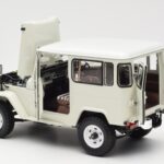 Toyota Land Cruiser FJ40 Van Balts Kyosho 1:18 - image 5 of 8