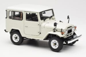 Toyota Land Cruiser FJ40 Van Balts Kyosho 1:18 08971W Metāls — attēls 6 no 8