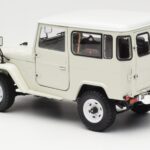 Toyota Land Cruiser FJ40 Van Balts Kyosho 1:18 - image 7 of 8