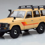 Toyota Land Cruiser 60 Bēšs Ar Papildu Detaļām Kyosho 1:18