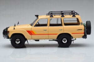 Toyota Land Cruiser 60 Bēšs Ar Papildu Detaļām Kyosho 1:18 08956XBE Metāls — attēls 4 no 12