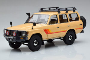 Toyota Land Cruiser 60 Bēšs Ar Papildu Detaļām Kyosho 1:18