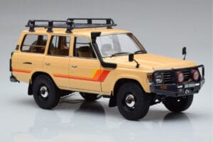Toyota Land Cruiser 60 Bēšs Ar Papildu Detaļām Kyosho 1:18 08956XBE Metāls — attēls 5 no 12