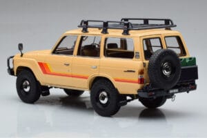 Toyota Land Cruiser 60 Bēšs Ar Papildu Detaļām Kyosho 1:18 08956XBE Metāls — attēls 6 no 12