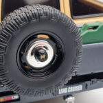 Toyota Land Cruiser 60 Bēšs Ar Papildu Detaļām Kyosho 1:18 - image 7 of 12