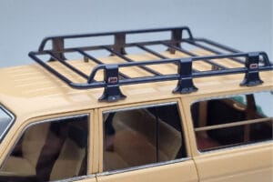 Toyota Land Cruiser 60 Bēšs Ar Papildu Detaļām Kyosho 1:18 08956XBE Metāls — attēls 8 no 12