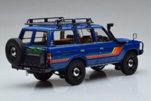 Toyota Land Cruiser 60 Zils Ar Papildu Detaļām Kyosho 1:18 08956XBL Metāls — attēls 3 no 11