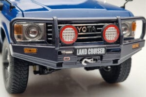 Toyota Land Cruiser 60 Zils Ar Papildu Detaļām Kyosho 1:18 08956XBL Metāls — attēls 8 no 11