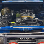 Toyota Land Cruiser 60 Zils Ar Papildu Detaļām Kyosho 1:18 - image 9 of 11