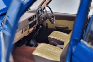 Toyota Land Cruiser 60 Zils Ar Papildu Detaļām Kyosho 1:18 08956XBL Metāls — attēls 10 no 11