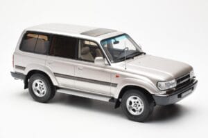 Toyota Land Cruiser HDJ80 Bēšs Metaliks Otto 1:18 OT438 Sveķi — attēls 4 no 6