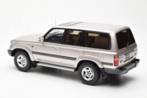 Toyota Land Cruiser HDJ80 Bēšs Metaliks Otto 1:18 OT438 Sveķi — attēls 5 no 6