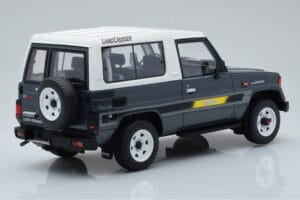 Toyota Land Cruiser LJ73 Pelēks Otto 1:18 OT437 Sveķi — attēls 2 no 6