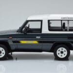Toyota Land Cruiser LJ73 Pelēks Otto 1:18 - image 3 of 6